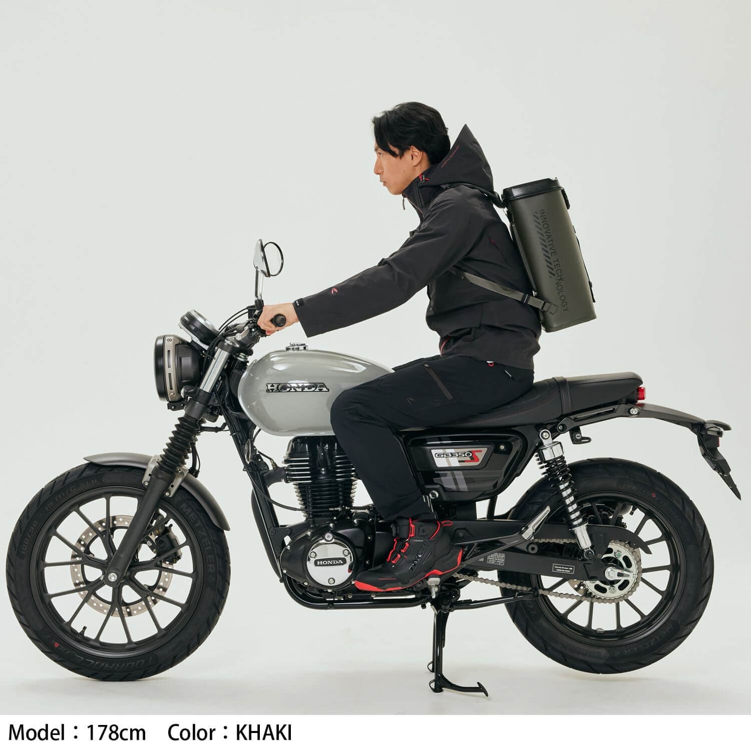 MẪU NGỒI XE ĐEO 290