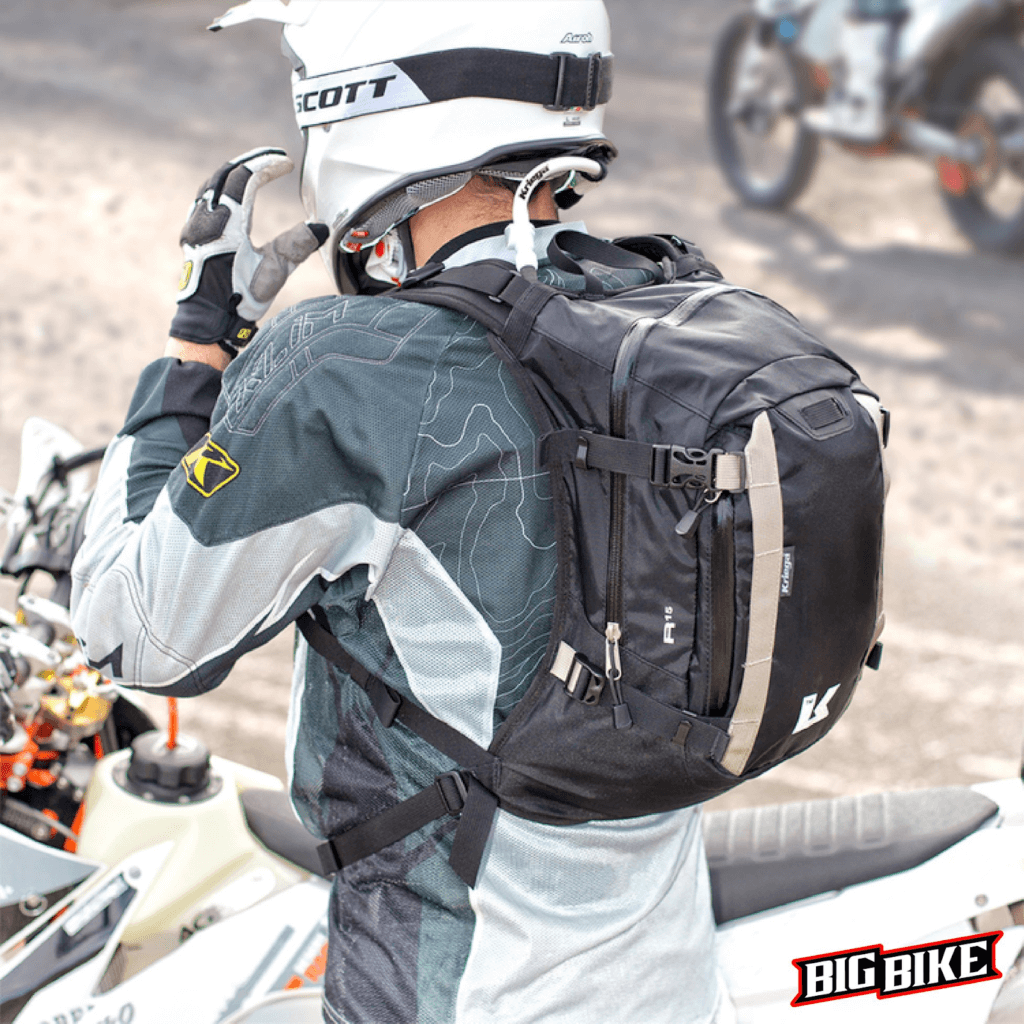 quần áo bảo hộ khi lái xe moto an toàn