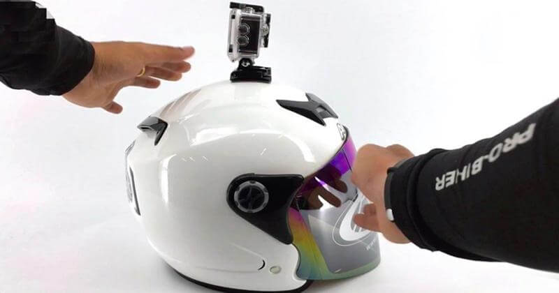 Lắp camera hành trình tại vị trí đỉnh của mũ được lựa chọn rộng rãi